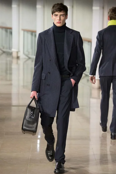 Look 11